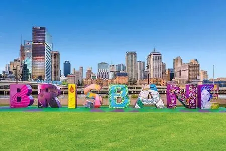 Premium 4 Bedroom Family Apartment - Brisbane City