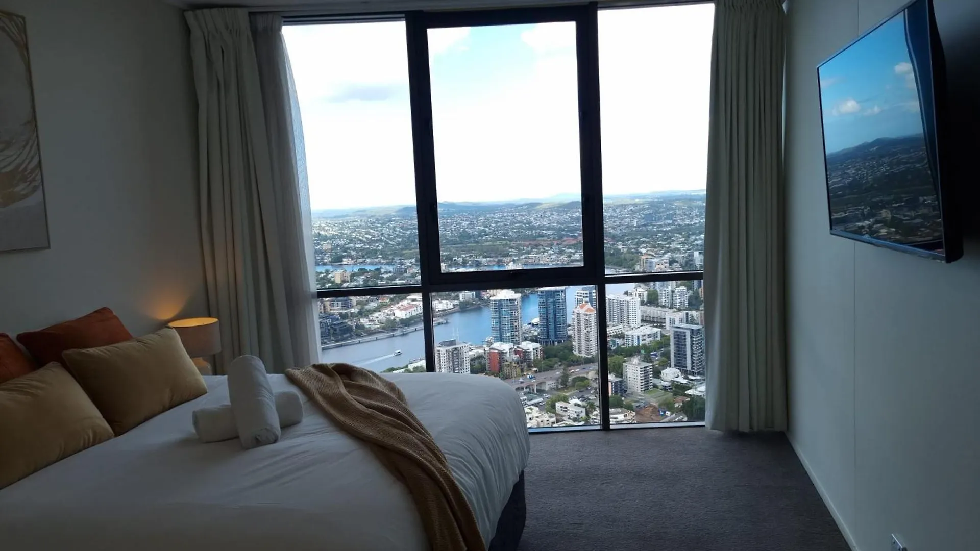 Premium 4 Bedroom Family Apartment - Brisbane City Australia