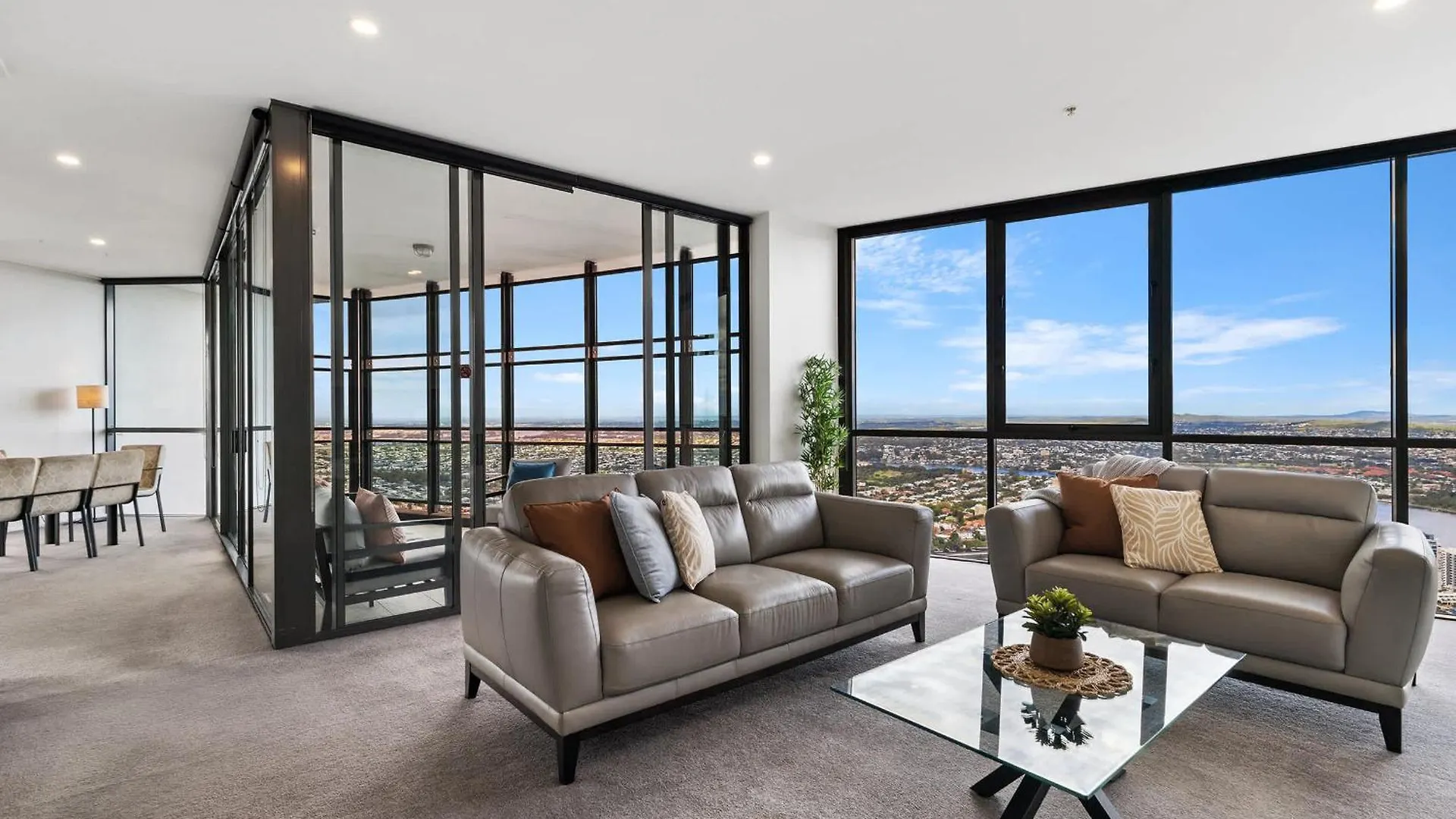 Premium 4 Bedroom Family Apartment - Brisbane City