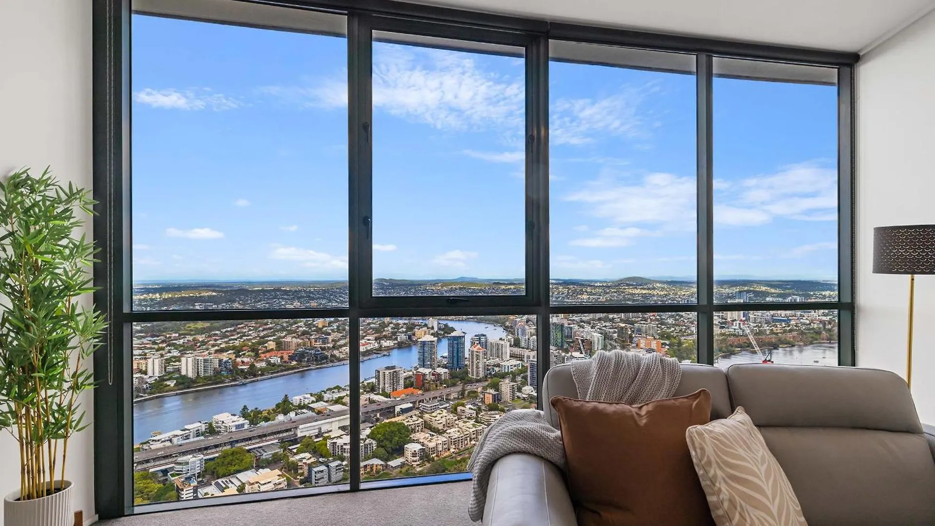 Premium 4 Bedroom Family Apartment - Brisbane City