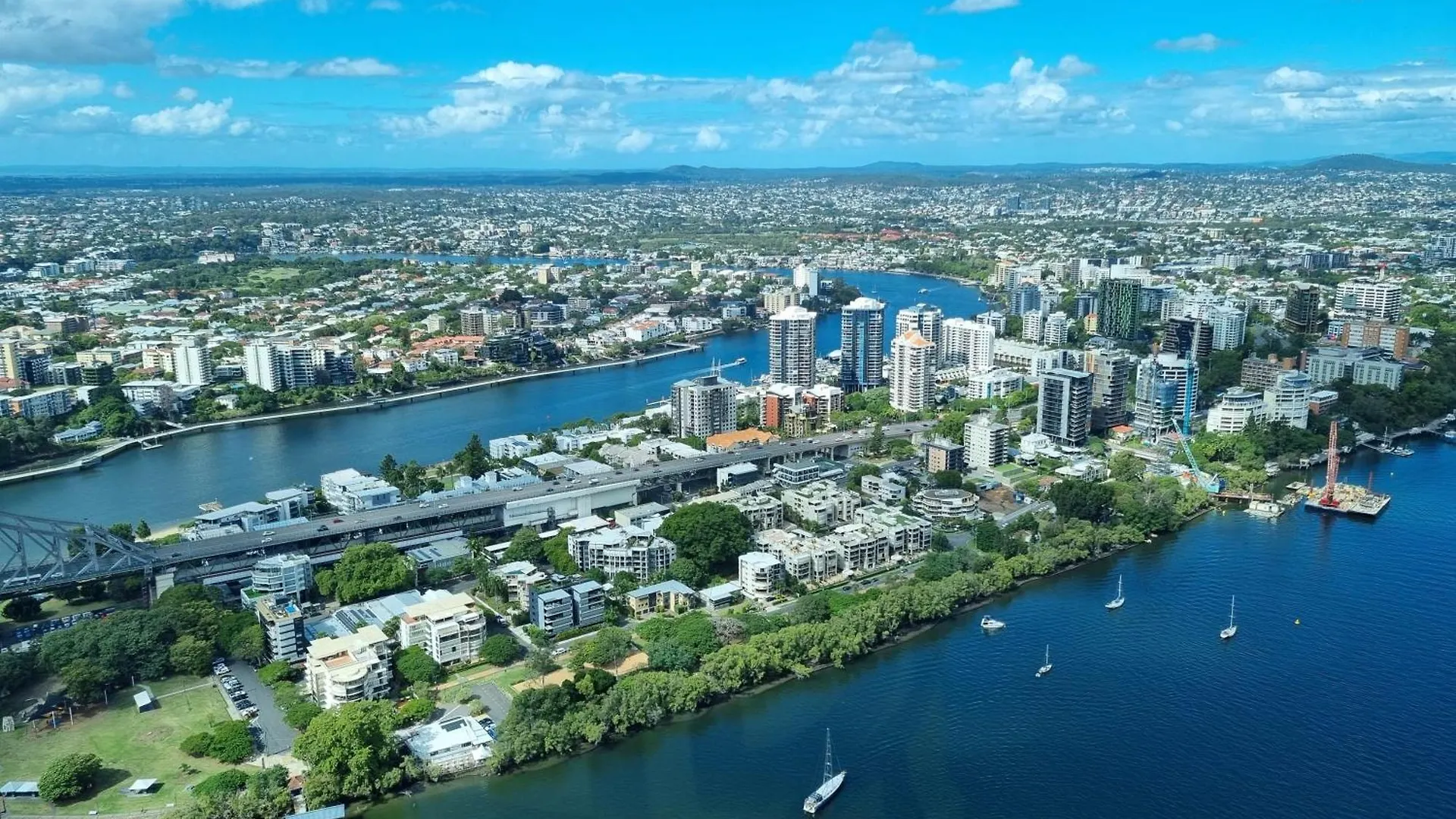 Premium 4 Bedroom Family Apartment - Brisbane City